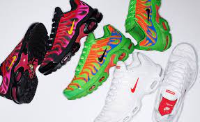 Ia berikutan cadangan pemakaian kasut hitam oleh menteri pendidikan ketika itu, dr. Supreme X Nike Air Max Plus Bakal Dilancarkan Di Snkrs
