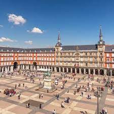 The city has almost 3.4 million inhabitants and a metropolitan area population of app. Pestana Plaza Mayor Madrid Kulturkalendar