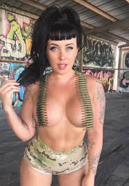 Kris Chanski on X: pewpew flirt curvywhitewomen girlswhoshoot  t.coBQ7JUKpUo9  X