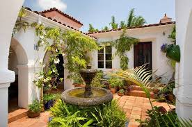 Simphome small courtyard garden ideas. 21 Artistic Homes With Courtyards House Plans