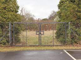Boulters lock aka boultons lord. Boulters Lock Car Park Could Be Extended As Hindu Centre Appeal Continues Photo 1 Of 1 Slough Express