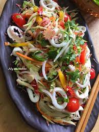 Kalau takda sos ikan, memang tak jadi kerabu ala thai. Resipi Kerabu Sotong Thai Yang Sangat Sedap