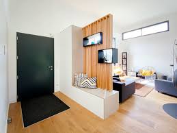 La maison moderne se différencie également de la maison traditionnelle par l'optimisation du plan. Placard D Entree En Separation Avec Le Salon En Claustra Compagnie Des Ateliers