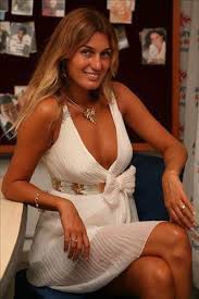 From the beginning survivor was a success in turkey, however, the cost of producing the show proved to be too much for kanal d and even show tv could not afford to produce the show on a yearly b Tugba Ozay Kimdir Nereli Kac Yasinda Eski Sevgilisi Hakkinda Neler Soyledi