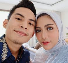 Maybe you would like to learn more about one of these? 10 Potret Intim Rachel Vennya Dan Niko Bak Masih Pacaran Punya 2 Anak