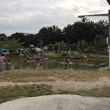 Bagi mereka yang dalam perjalanan ke genting highland melalui batang kali, bolehlah singgah ke kolam air panas hulu tamu batang kali ini untuk berendam merehatkan. Kolam Air Panas Jln Hulu Langat Semenyih Hot Spring In Semenyih