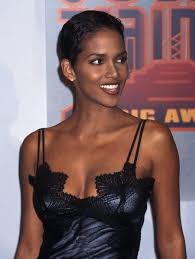 Middle Aged Black Actresses In Their 40s 21 Stunning Photos Of Halle Berry In The 90s Halle Berry Short Hair Halle Berry Style Halle Berry