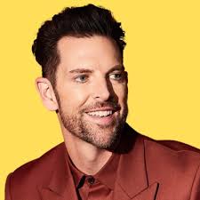 Chris Mann (@IamChrisMann)