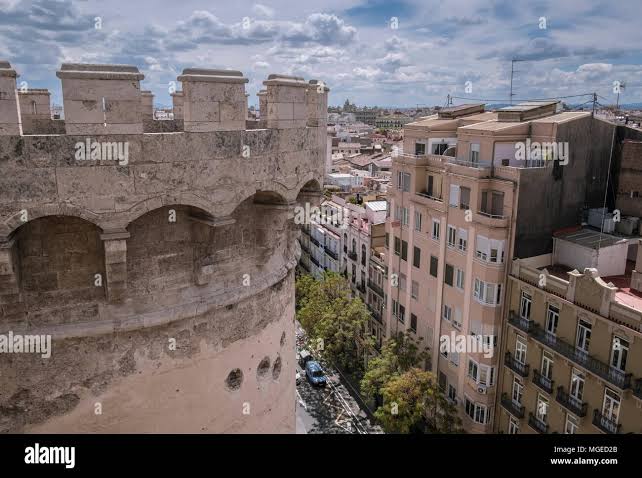 Barrio del Carmen y Torres de Quart: Historia, Arte Callejero y Tradición en Valencia