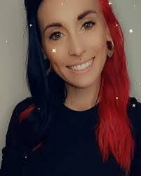 Esther Reisner's Instagram, Twitter & Facebook