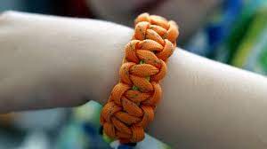 It will give you a great piece of mind knowing that you have a good quantity of paracord with you all the time. How To Make Survival Paracord Bracelets Diy Projects