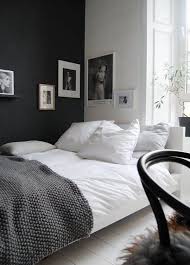 Kemudian tambahkan hiasan atau gambar di dinding menggunakan cat warna hitam. Desain Cat Kamar Cowok Keren Hitam Putih Info Kece
