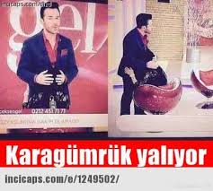 Karagümrük yanıyor, taş olmuş kalplerin, sahte ilişkilerin, kirli paranın tam göbeğine, yiğitlikle, dürüstlükle, gerçek sevgiyle ve alev alev bir aşkla sürülen bir sarı taksinin hikayesi. Karagumruk Yaniyor Sayfa 3 Uludag Sozluk