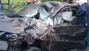 El accidente se produjo cuando un carro marca honda, modelo civic, en el que viajaban seis personas impactó con una patana cargada de caña, que se encontraba estacionada en el. Accidente De Transito San Pedro De Los Milagros Heridos 5 Personas Heridas Deja Accidente En San Pedro De Los Milagros Medellin Caracol Radio