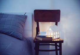 Trasformare gli ambienti di casa riciclando è semplice e divertente: Comodini Fai Da Te Poca Spesa Tanto Divertimento