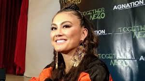 Karena ku sanggup walau ku tak mau a#m f# d# berdiri sendiri tanpamu g# c# ku mau kau tak usah ragu a#m d# fm tinggalkan aku kalau memang harus begitu d# c# tak perlu kau buat aku mengerti c#m g# tersenyumlah karena ku sanggup Chord Kunci Gitar Karna Ku Sanggup Agnez Mo Tribun Jateng
