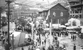 Bisbee Mining Historical Museum This Is A View Of Bisbee Arizona S 1909 Fourth Of July Festivities Note The Copper Queen Mining Comp Lake Havasu City Arizona Bisbee Arizona Lake Havasu City