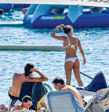 Η κόνι μεταξά είναι ερωτευμένη και δεν το κρύβει. Kolase H Koni Meta3a Me To Leyko Mpikini Ths Pics To10 Gr