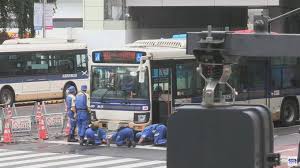 保育園バスで5歳男児死亡 これまでも園長が1人で運転か 2021年7月31日 4時58分 事故 29日、福岡県中間市の保育園の送迎バスの車内で、5歳の園児が倒れているのが見つかり、熱中症で死亡しました。 æ¸‹è°·é§…å‰ã§äº¬çŽ‹ãƒã‚¹äººèº«äº‹æ•… ãƒãƒ©ãƒãƒ©ã«ãªã£ã¦ã™ãã«å³æ­»ã¨ã‚ã‹ã£ãŸ