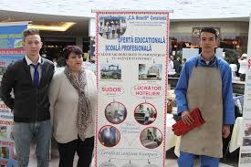 Angajezi elevi şi studenţi pe perioada vacanţei? Elevi Care Au Garantat Un Loc De MuncÄ De Pe BÄncile Ècolii