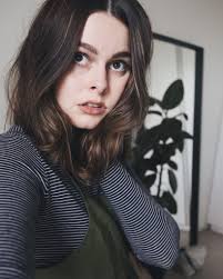 Lucy Moon 🌙 على X: "Let's pretend my roots aren't so grown out they're  almost sentient https://t.co/saqrBTcrvp https://t.co/crMkN6HW3L"