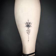 Image Result For Tatuagens Femininas Delicada Pequena Nas Costas Flecha Com Flor De Lotus Flor De Lis Tatuagem Tatuagens Femininas Delicadas Tatuagens Veja algumas opções para se inspirar para fazer a sua! tatuagens femininas delicada pequena
