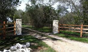 Split rail fences give a rustic, casual look to any property and can provide a level of functionality as well. Pictures Of Cedar Split Rail Fencing Cedar Split Rail Fence Split Rail Fence Southern Landscaping