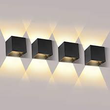 Con loro ci si proietta nel futuro più lontano: Applique A Led Per Esterno Casa E Luce