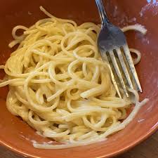 Drain and reserve 1 cup of cooking water. Creamy Garlic Pasta