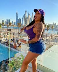 Plus récemment, sarah fraisou s'est lancée dans la musique. Sarah Fraisou Fatcelebs Curvage
