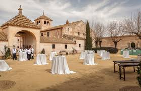 .diseñadas para la celebración de bodas, bautizos, comuniones, aniversarios, reuniones familiares y convenciones, artemio celebraciones ofrece originales y catering en sevilla para eventos. Catering En Hacienda La Soledad Sevilla La Raza Catering