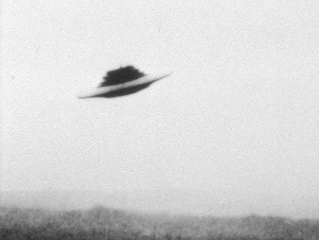 The Enticing Mysteries of U.F.O. Photography | The New Yorker