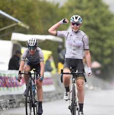 Annemiek van vleuten ihr sturz schockierte die sportwelt jetzt gewann sie gold welt. Deja Vu Im Baskenland Van Der Breggen Besiegt Van Vleuten Radsport News Com
