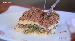 Soğuk baklava hoşverdi çok hafif ve çok farklı bir tarif özel günlerinizin vazgeçilmezi hazır baklavalık yufkayla kolay soğuk sütlü baklavaacemisinden usta tarifler. Soguk Baklava Bayram Sofralarinda Yerini Almayi Bekliyor Son Dakika Haberleri
