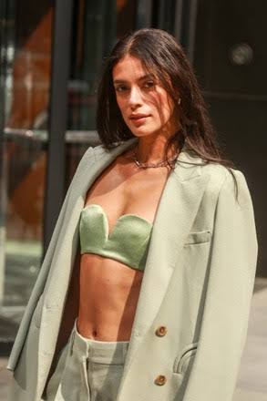 Laysla De Oliveira Caught Outside On Editorial Stock Photo - Stock Image |  Shutterstock Editorial
