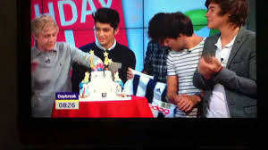 Share the best gifs now >>>. Niall Horan Birthday Cake On Daybreak Youtube