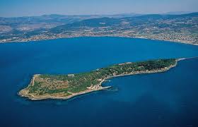 Herhangi bir yunan adasına gittiğinizde, bir araba kiralayıp koy koy gezip yüzmeye, köy köy gezip dinlenmeye başladığınızda. Turkiye Denizlerinin 13 Huzurlu Adasi Listelist Com