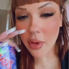 Linda Hadley's Instagram, Twitter & Facebook