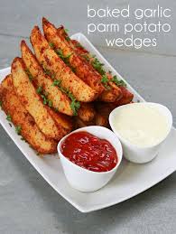 Baked Garlic Parm Potato Wedges 3 Large Russet Potatoes Sliced Into Wedges 4 Tbsp Olive Oil 1 2 Cup Parmesan Salt To Taste 3 4 Recipes Food Dishes Food