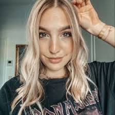 Laura Sauer's Instagram, Twitter & Facebook