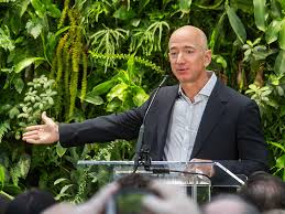 Amazon thrived during the pandemic; Newsru Com Dzheff Bezos Vernul Sebe Zvanie Bogatejshego Cheloveka V Mire Potesniv Ilona Maska