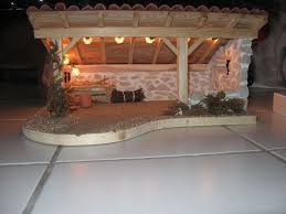 Plan Pour Fabriquer Une Creche De Noel En Bois Creches De Noel En Bois Creche De Noel Creche En Bois