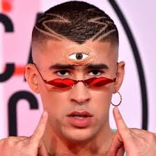 Bad bunny se presentó ayer en el programa 'the tonight show' con jimmy fallon y no demoró el cantante colombiano no entiende por qué el novio de karol g lo incluyó con comentario niño de 7 años murió al imitar escenas de videoclip de bad bunny. Biografia De Bad Bunny Edad Estatura Peso Illuminati Novias Hijos Laletrade Biografias Musica Y Letras
