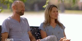 Sur son profil facebook, celle qui relaie régulièrement ses joies et ses peines a annoncé le 29 avril dernier qu'elle avait mis fin pour la troisième fois à sa relation avec l'ancien. Marie Laure L Amour Est Dans Le Pre 2017 Dur Dur Sa Separation Avec Raphael