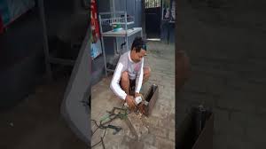 Adonan kita masukan secukupnya kedalam cetakan khusus untuk membuat batako yang dibuat dari kayu maupun cetakan besi. Bikin Cetakan Batako By Muhammad Qomaruddin