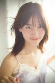 アイドル・女子アナ画像☆吟じます AKB48谷口めぐ、マン筋入りパンチラのグラビア美脚まぶしい股間