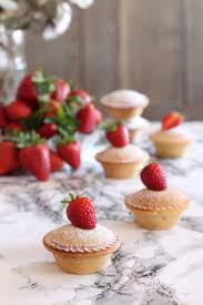 Rotolini dolci alla frutta in tre gusti, all'ananas, alle pesche, ai frutti di bosco, per un coloratissimo buffet da compleanno, anche come merenda per tutti i giorni. Dolci Alla Frutta Archivi