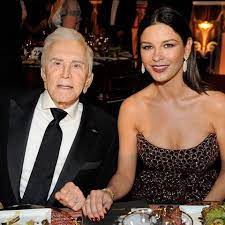 He has received numerous accolades, including two academy awards, five golden globe. Michael Douglas Catherine Zeta Jones Dieses Familienmitglied Spendet Trost Gala De