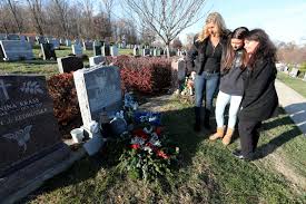 Obviously, any day is a great time to leave flowers, but here are the most popular times my brother just passed away. Grave Blankets Evergreen Remembrances Keep The Tradition
