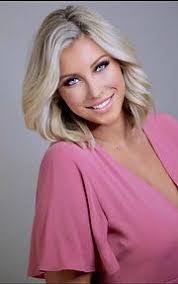 Arielle Paige's Instagram, Twitter & Facebook